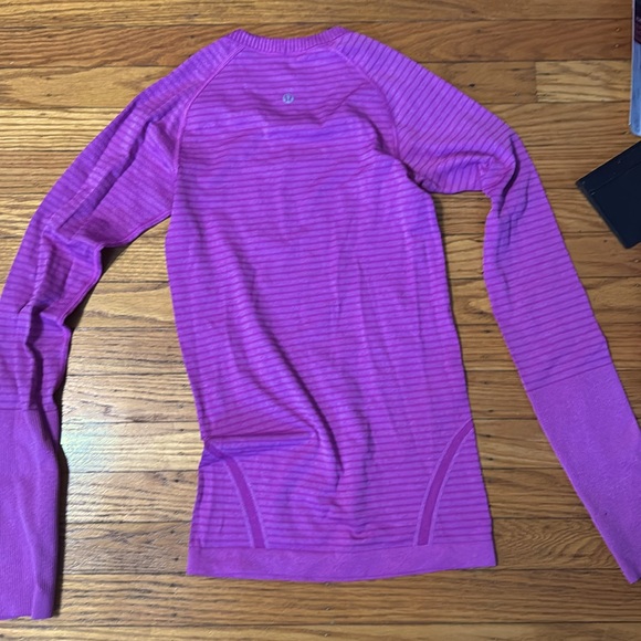 Lululemon swiftly top. EUC size 2 - Picture 5 of 6